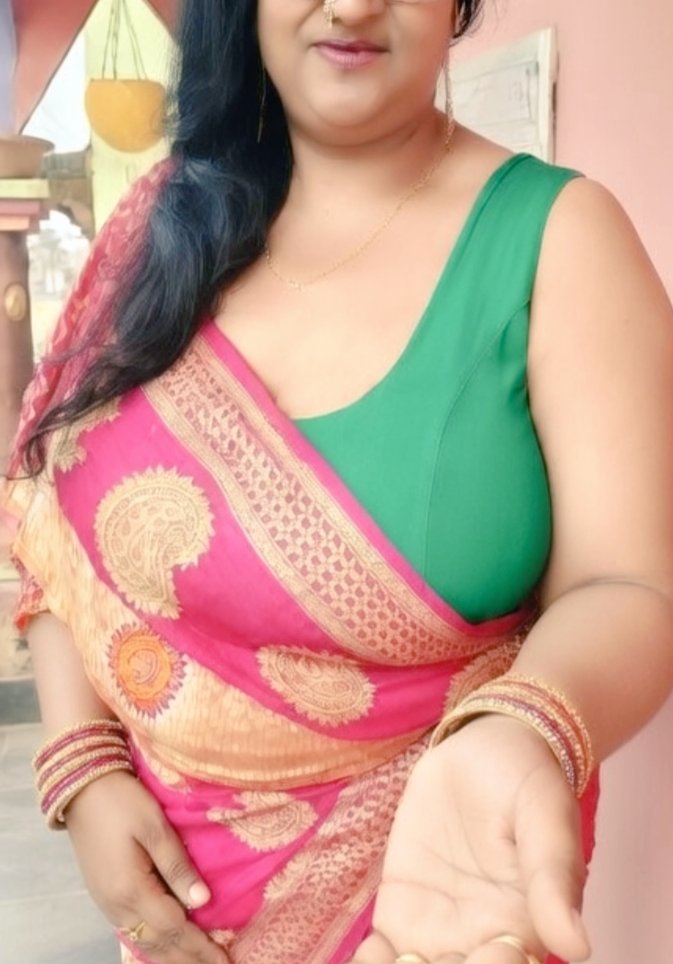 5ft 11 inch ki height
112KG weight
38 ki Gaand
38 ki boobs
Kaise lag rahi he yeah sanskari panditain sare Mbull?