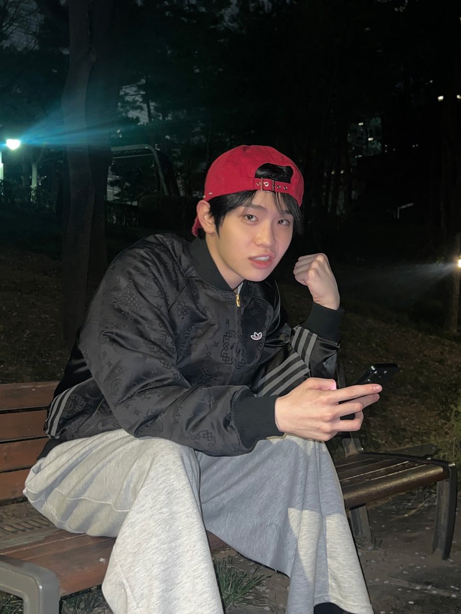 taeraezero's tweet photo. I can't believe this is the same person (lovingly) https://t.co/nYxyLi4a6R