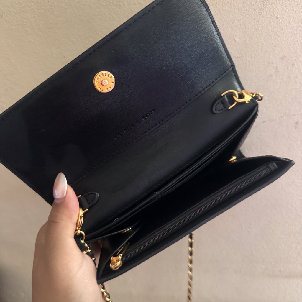 holyy_bibi's tweet photo. ส่งต่อกระเป๋า charles&amp;keith
ราคา 900 บาทรวมส่ง
มีกล่องค่า

#ส่งต่อกระเป๋า #กระเป๋ามือสอง #ส่งต่อเสื้อผ้ามือ2 #เสื้อผ้ามือสอง #เสื้อผ้าสาวอวบมือสอง #เสื้อผ้าสาวอวบ #ส่งต่อเสื้อผ้าสาวอวบ https://t.co/X1DJlo0vjN