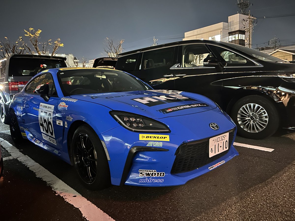 tomohito_w's tweet photo. 昨晩から今日にかけてはオートポリスからチーム拠点の兵庫まで機材車を。

そして兵庫から #GR86BRZCup のレース車両に乗って自宅の埼玉まで戻ります。笑

経費は削って少しでも練習に行きたい！

安全運転で帰ります🚗

#帰るまでがレース https://t.co/sjw48l7dqd