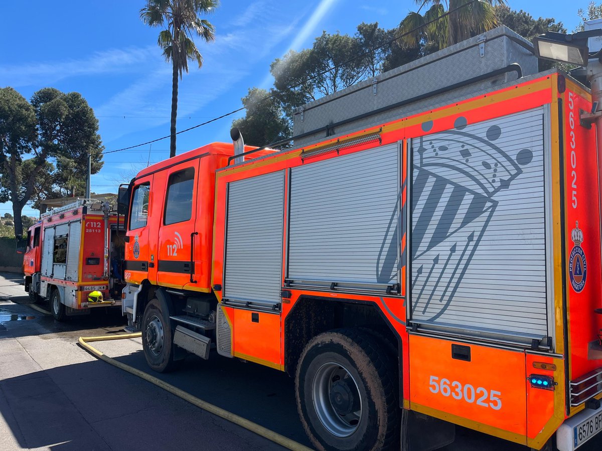 PCNaquera's tweet photo. 🔥 Desplazamos BRP en apoyo a @BombersValencia a un incendio de vivienda en el que se han visto afectados también un vehículo y vegetación colindante 🌲

#Emergencias #Incendios #Seguridad #ProtecciónCivil https://t.co/EfTtUhWCJm