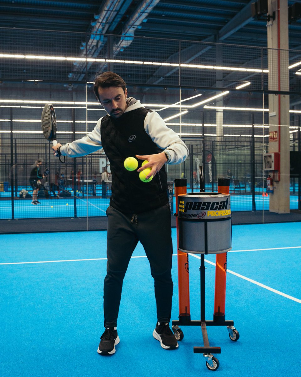 M3padelacademy's tweet photo. ¡CUIDAMOS LOS DETALLES! 🧐

🎾 Gracias a @PascalBox_ES, mantenemos las bolas en condiciones de presión óptimas. 

⚙️ Más tecnología
💪 Más rendimiento

#M3PadelAcademy #PascalBox #M3 #Padel https://t.co/DQjAV3F6sc