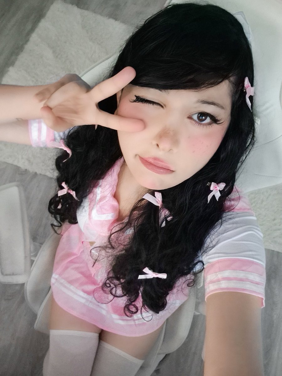tifasweetie's tweet photo. Do i look female ? 🙈 ( im trans 🏳️‍⚧️ ) https://t.co/XPqEwSBSJE