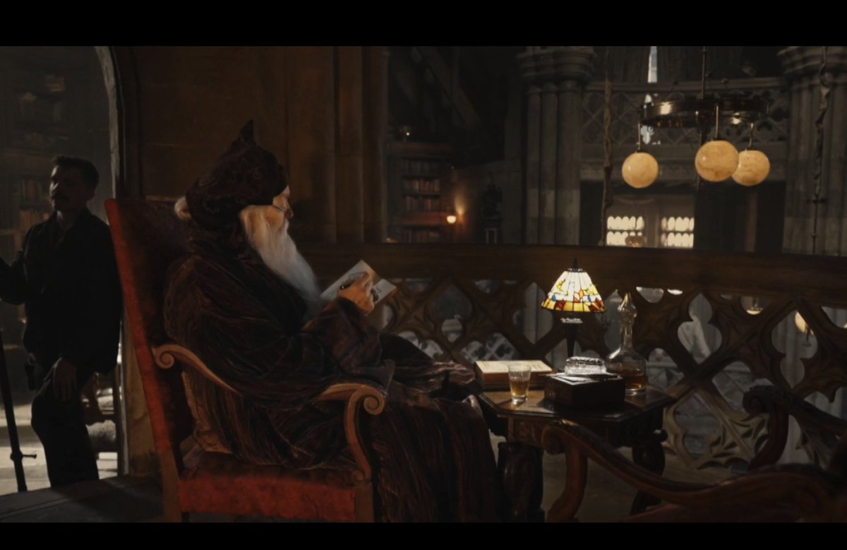 AngelFDAN's tweet image. #JohnLithgow se ve muy bien como #AlbusDumbledore en la serie de #HarryPotter 👏👏👏