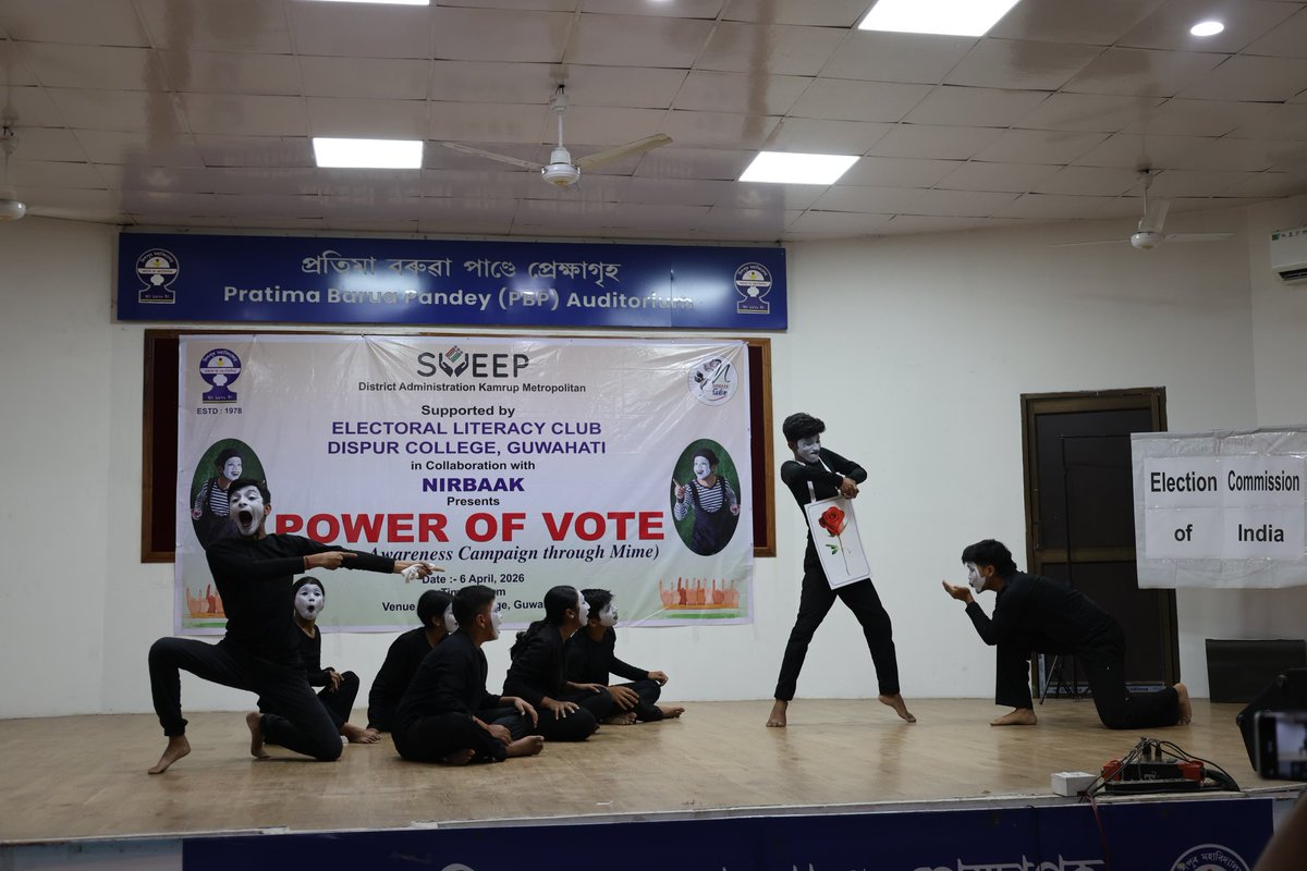 DCKamrupMetro's tweet photo. SVEEP Kamrup (M) held “Power of Vote” with ELC & Nirbaak to engage youth; mime by Minangk Deka. Asstt. Commissioner, Kamrup(M) Richi Bandana Gogoi & Dr. Nabajyoti Bora, Principal of Dispur College attended.
#AssamElections2026
#AssemblyElection2026
#InclusiveElection
#ECI https://t.co/owhokEzZB6