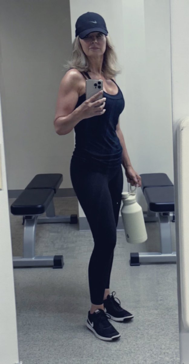 Today’s 6am workout was rough but I powered through it. 1️⃣ Barbell Hip ...