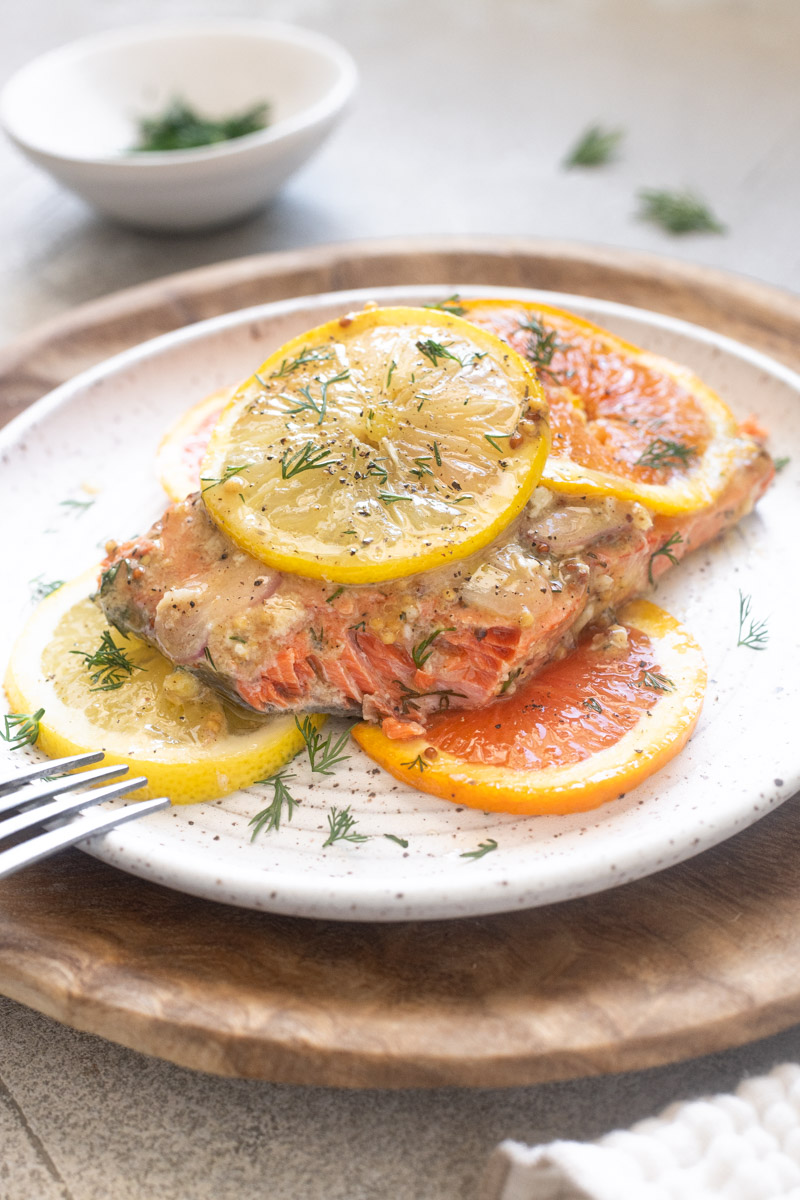FlavortheMoment's tweet photo. Tender slow roasted salmon topped with citrus slices, fresh dill and shallots, baked at low temperature for a moist, flaky texture. It's an easy, healthy dinner that's perfect for busy weeknights and entertaining! https://t.co/Q0X0DdmMl0 https://t.co/DgeRRcdXAL