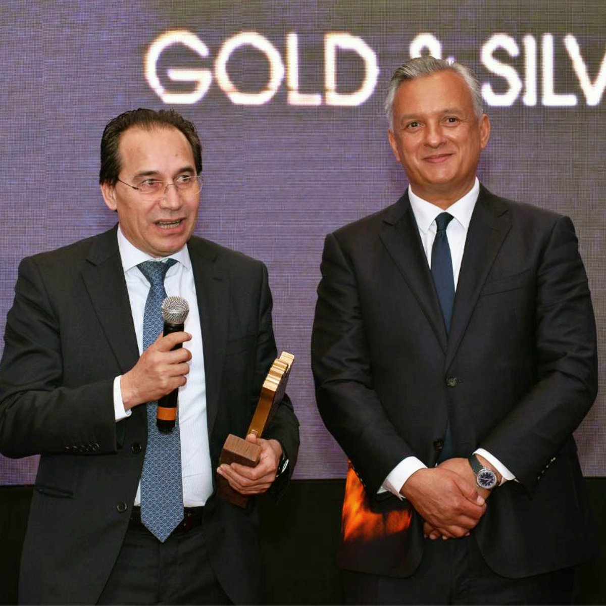 AyaGoldSilver's tweet photo. @AyaGoldSilver remporte le prix du Meilleur investissement de l’année aux Souss Massa Investment Awards au Maroc.🏆 
  
Décerné par le Centre Régional d'investissement Souss Massa et remis par le ministre de l’Investissement, M. Karim Zidane @KarimZidane_ , ce prix distingue les entreprises qui contribuent activement au développement économique et social de la région.🤝
 
Cette reconnaissance met en valeur les efforts soutenus de nos équipes et notre engagement en faveur d’un développement responsable et durable.

Le prix a été reçu par Mustapha ELOUAFI @melouafi, président-directeur général – Maroc, au nom d’@AyaGoldSilver.
 
 ---
 
@AyaGoldSilver wins the Investment of the Year award at the Souss Massa Investment Awards in Morocco. 🏆 
  
Awarded by the Souss Massa Regional Investment Center and presented by the Minister of Investment, Mr. Karim Zidane @KarimZidane_, this award recognizes companies that actively contribute to the region’s economic and social development. 🤝 
  
This recognition highlights the dedication of our teams as well as our commitment to responsible and sustainable development.

 The award was received by Mustapha ELOUAFI @melouafi, President and CEO – Morocco, on behalf of @AyaGoldSilver.
  
#SoussMassa #Investissement #Développement #melouafi