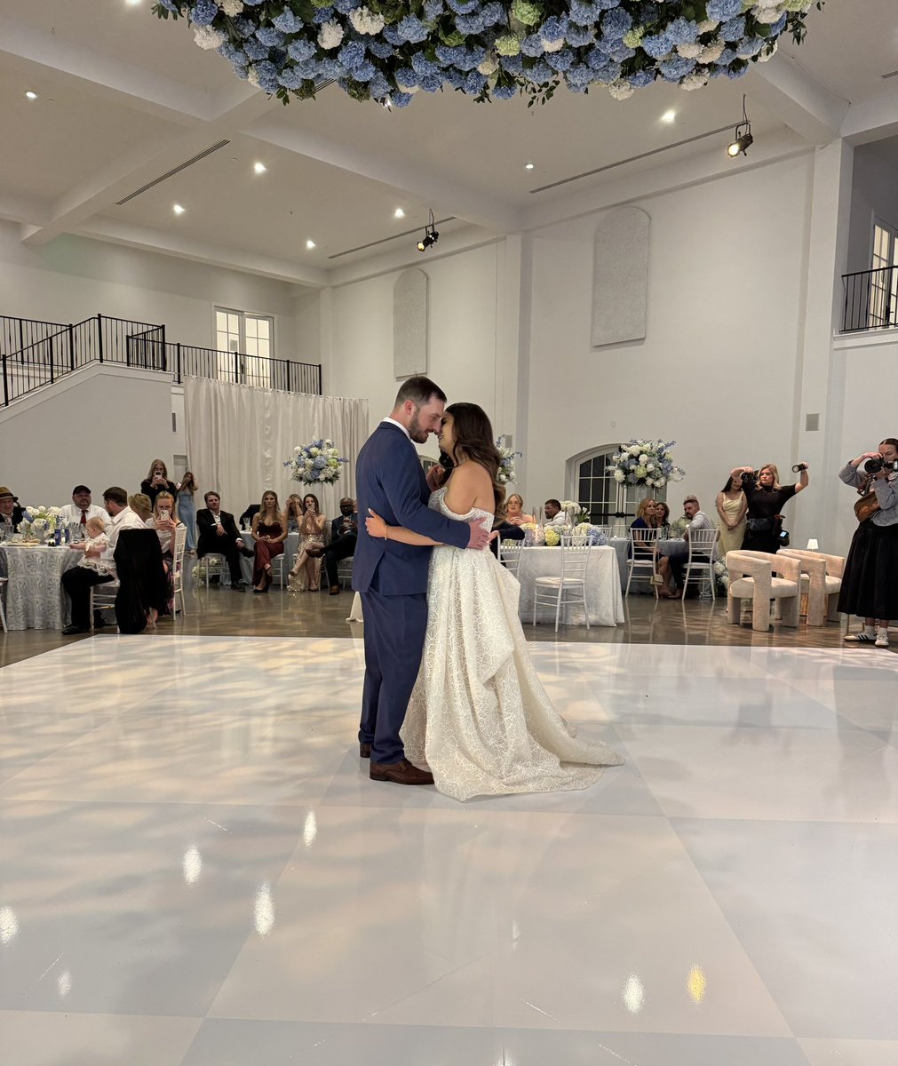 Lyndsey W. tweet media