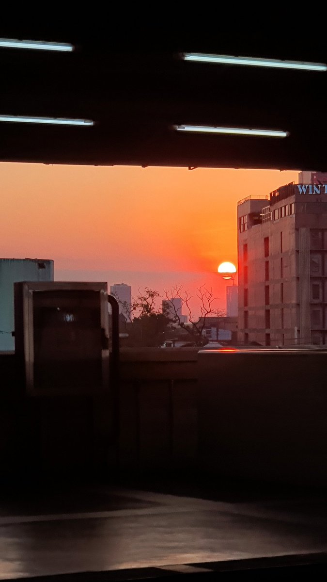 Sunset looked so pretty today and reminded me of Mark. Was the sunset pretty to where he is now? 

Also realized how sunsets doesn't really mean ending. It's just a reminder to rest as the sun will rise again tomorrow.

Cheers to Mark's sunrise after his sunset 💙