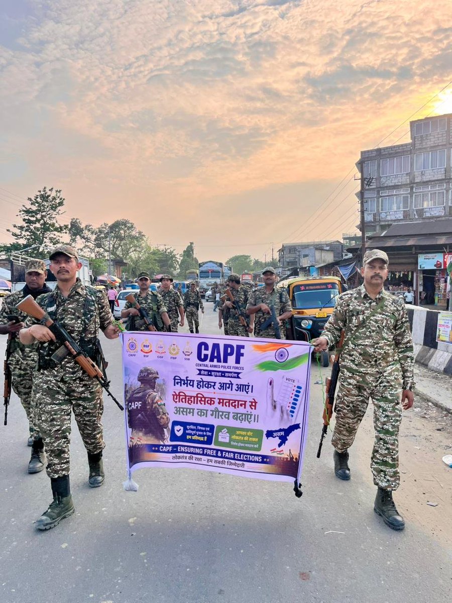 FaujiF36182's tweet photo. 147 Bn CRPF conducted a flag march in Cachar, Assam, spreading awareness on the importance of voting. Such initiatives inspire citizens to participate in elections and strengthen the spirit of democracy. #Resurrección #electiondate RahulGandhi #pmmodiatnxt #ogcnpsg #CRPF https://t.co/RopazOMDJ6