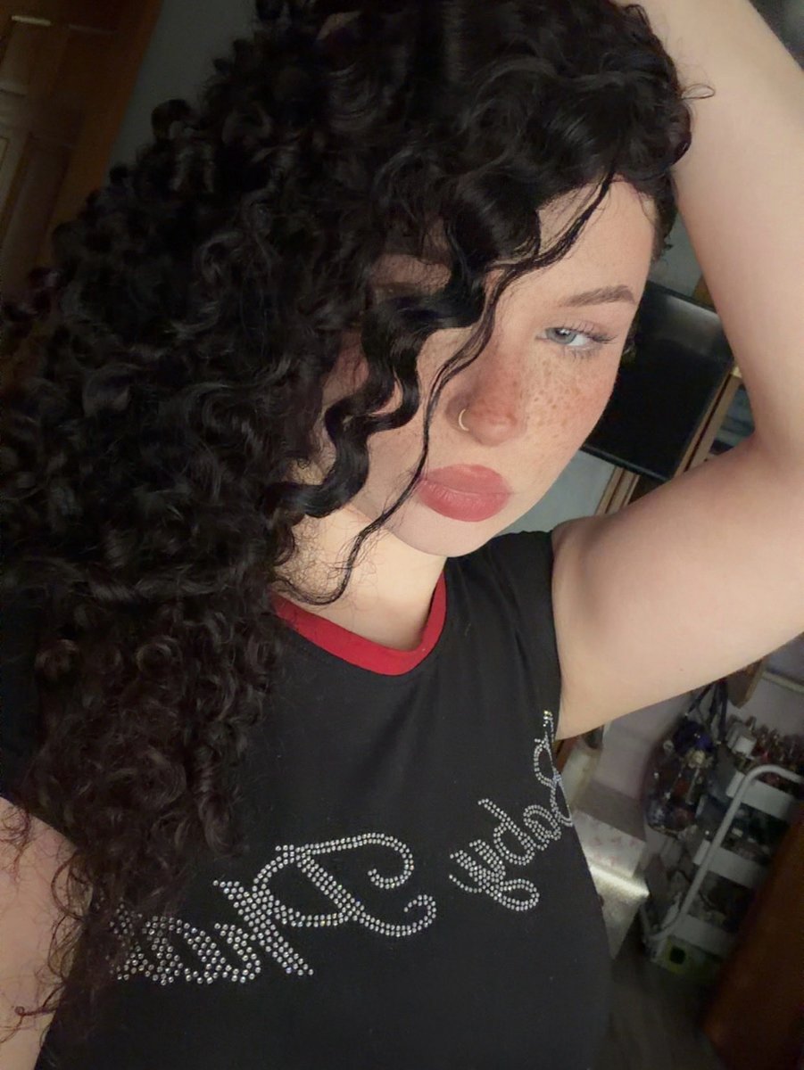 Curlycarissa's tweet photo. @PiggyPaysYou New domme to X, but I’ve been an active irl domme since I’ve been 18:) approach me if you dare😏 https://t.co/CqWG092fiK