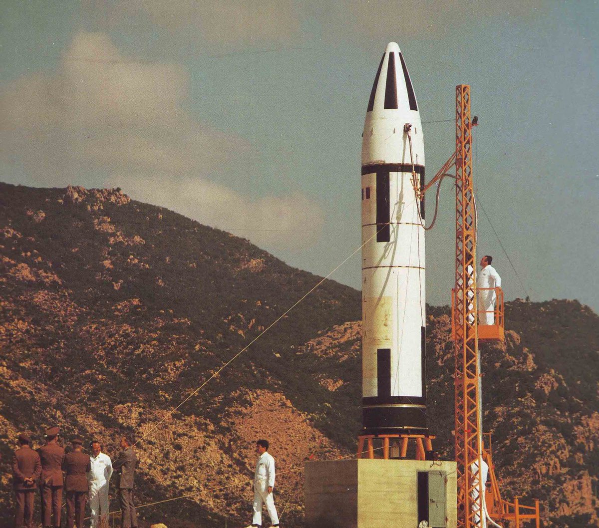 1976 Live tweet media