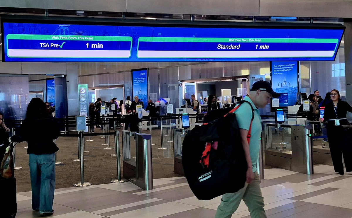 IoT2040's tweet image. Man, #TSA's just killing me on this Monday morning at LGA.