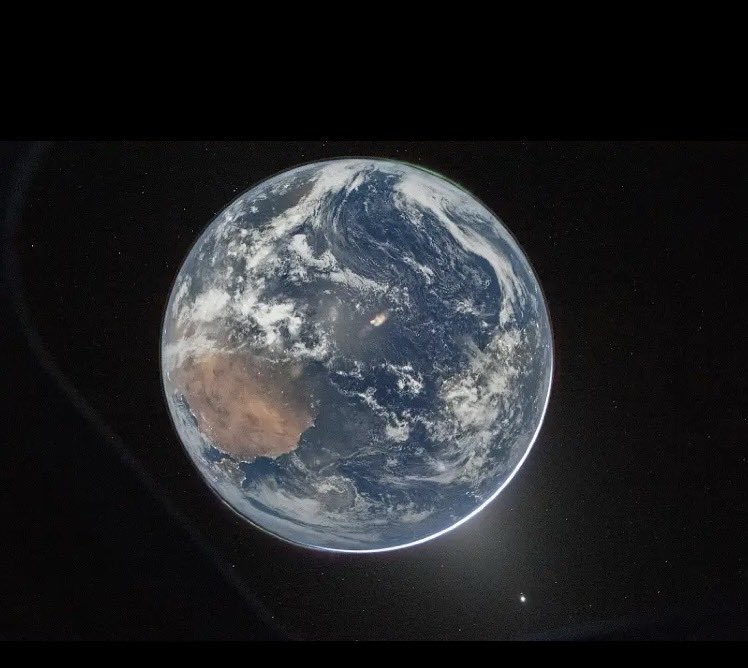 RobertaP's tweet photo. Amazing view of earth from NASA Artemis II. The glow on the far bottom right of our planet is the sun behind the horizon and it’s called moonshine! 🌟☀️🌕🌐☯️🦋🕊️🐰 Space SpaceX Happy Easter Passover orthodox Easter Peace on Earth. Love is the answer!🥰🤟🖖 https://t.co/8lgM7Mf6LB