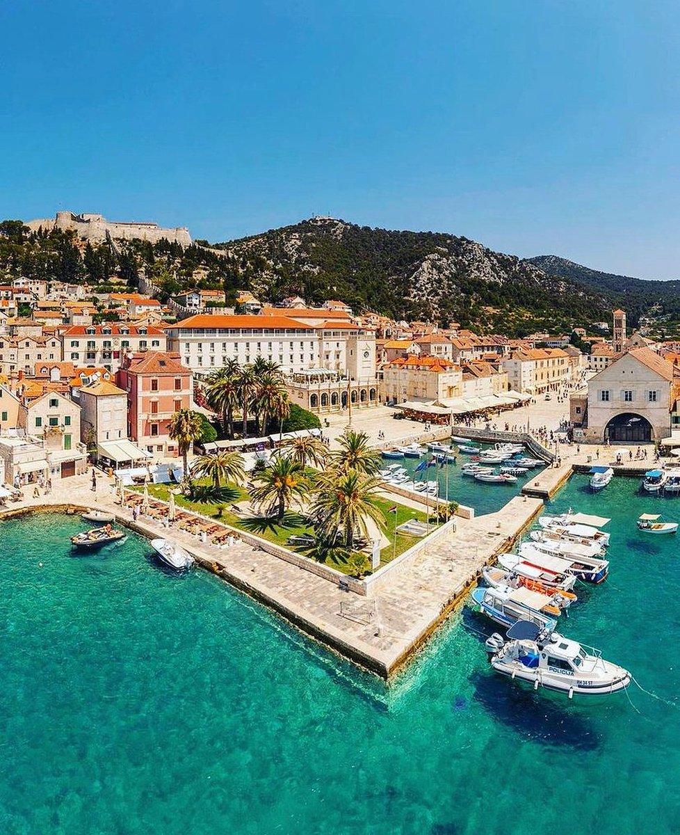 autumndreams01's tweet photo. Hvar, Croatia 🇭🇷 https://t.co/Fpm88I1FZk