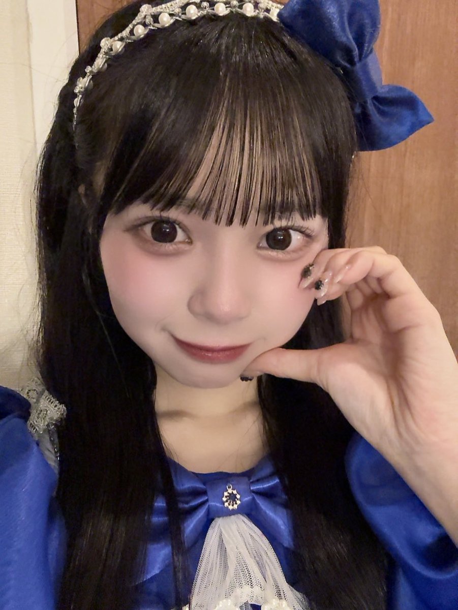 あやのちゃん毎日投稿 誕生日まであと50日 おめめぱちくりあやのちゃん💙 本当に目が大きくてかわいいよね！ 何回見ても癒されるしずっと見ちゃう ...