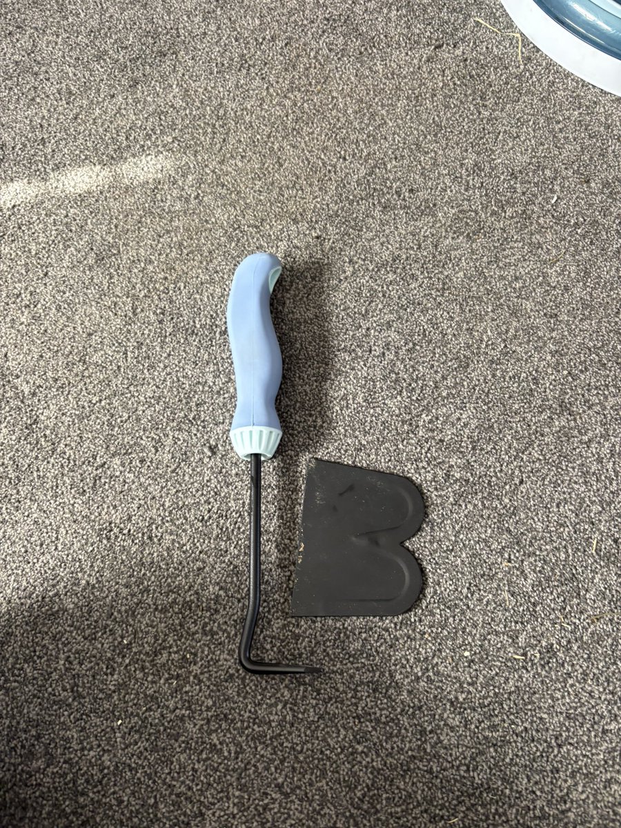 gb62028's tweet photo. @PetsatHome is this acceptable for quality, so bought this hutch scraper from your Quedgeley store on Friday and first time using it today on a hutch and it snapped? https://t.co/vc0Mqq8faZ