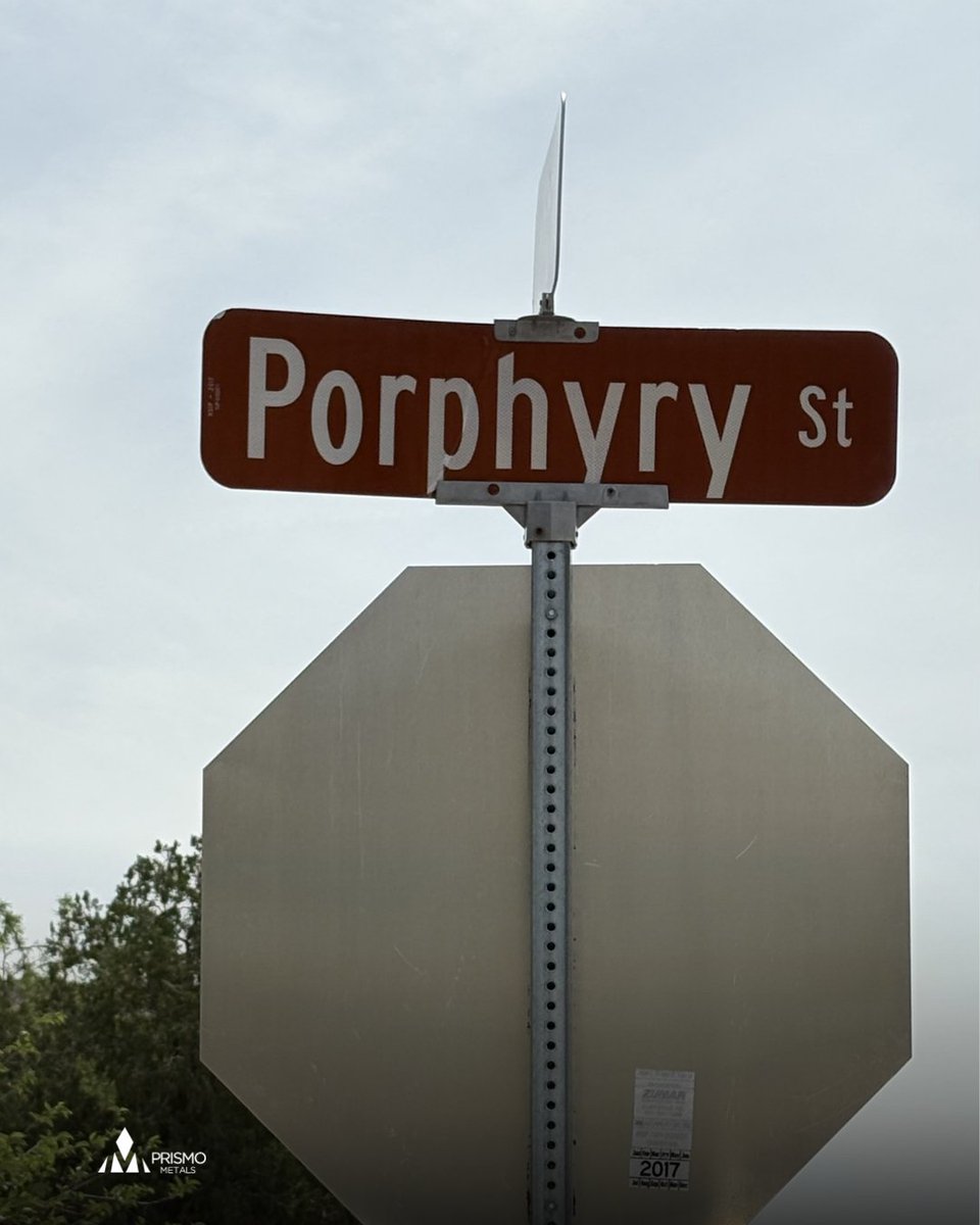 PrismoMetals's tweet photo. Mining history is deeply rooted in #Superior, Arizona, a town built on world-class geology. As the massive Resolution Copper project advances next door, our drills are actively turning at  Silver King just 3km away, testing the unmined extensions of this historic district. $PRIZ https://t.co/8ZRTZ06XnL