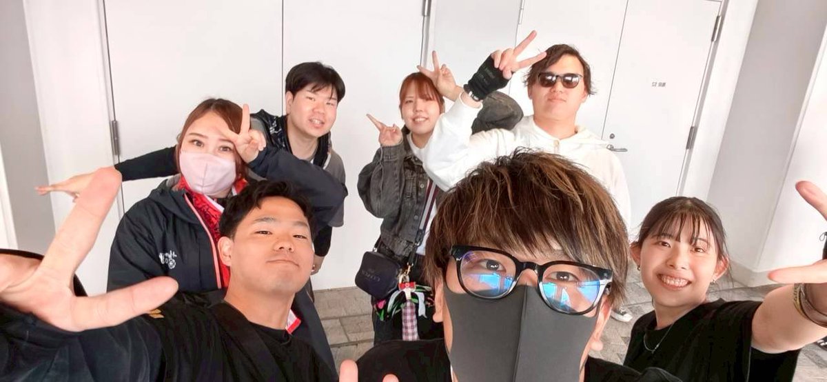 aki2527's tweet photo. 帰宅！東京３日間最高過ぎた！
歴史的16年の時を経て待ち合わせた2人を大切な仲間と見届けられた事は一番の幸せ！
自分が生きて来た中でどのライブよりも一番のライブ！
UVERworldもCrewもONE OK ROCKもOORerも素晴らしいからこその景色と一体感やったと思う！

#UVERworld
#ONEOKROCK https://t.co/scW4A2D0GC
