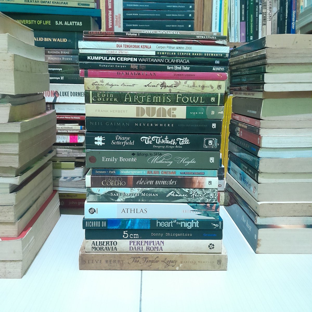 Dipersilakan buku-buku biasanya yang mungkin bisa masuk dalam lingkar-koleksinya. Mulai dari 35ribu saja. Bisa via 🍊 shopee.co.id/adorablebuku atau pengiriman biasa ke wa.me/628819590569

*)diapresiasi boleh dengan RTnya. Suwun 🙏