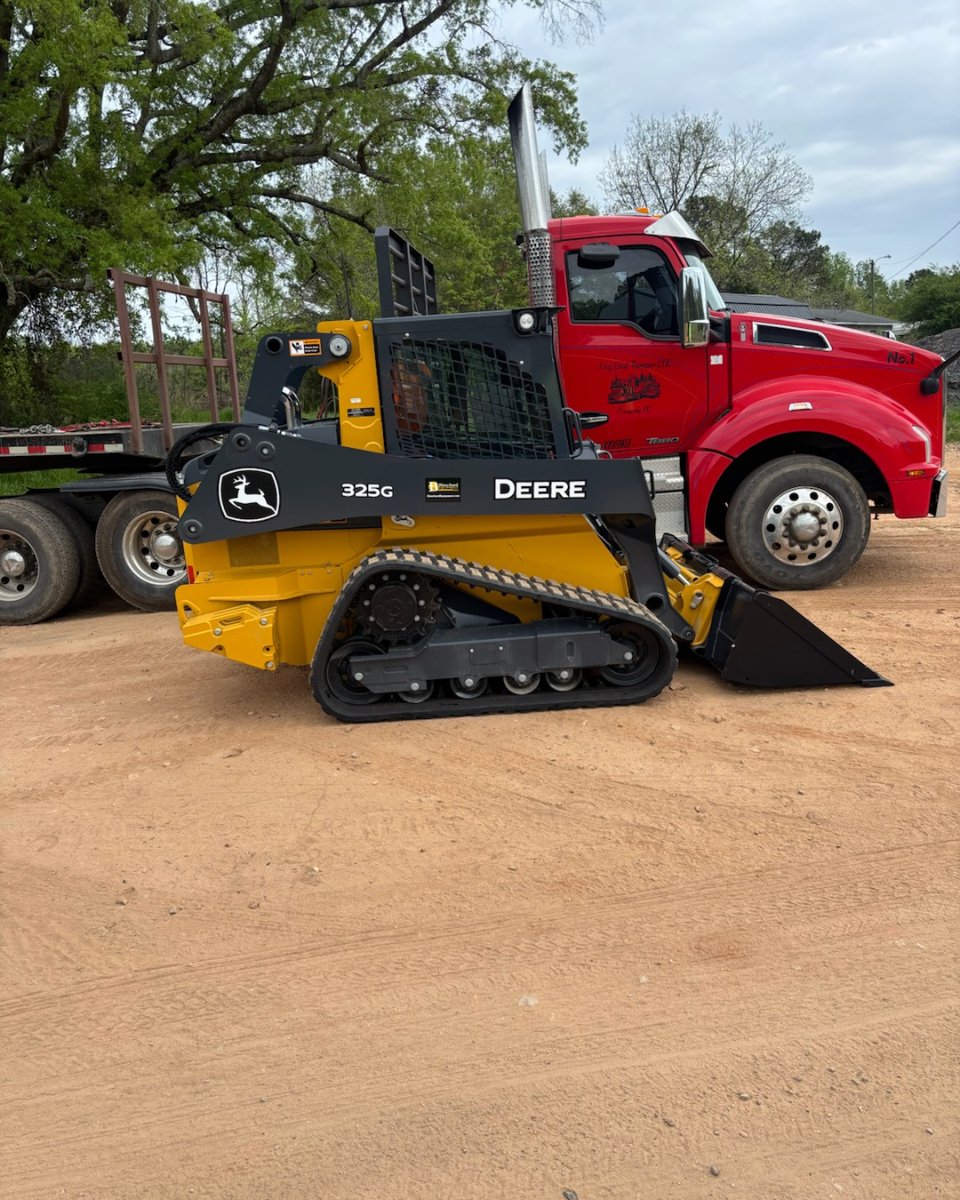 Congratulations to Mr. and Mrs. Livingston with Frog Level Transport on their purchase of a new 325G! Thank you for trusting Blanchard Equipment!