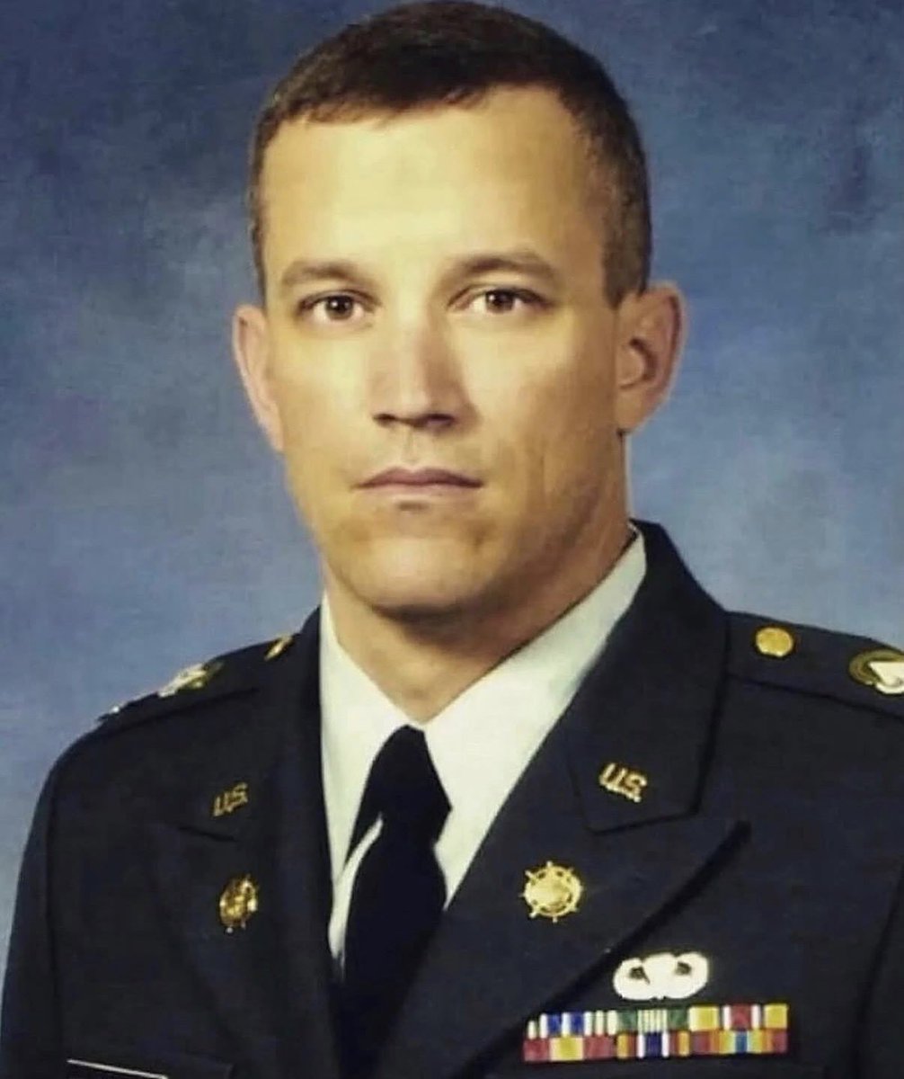 op_hawkeye's tweet image. 4.6.2005 ~ Major David Connolly 🇺🇸

#OpHawkeyeRemembers #DavidConnolly #USArmy #BostonCollege #SuffolkLaw #7thSFG #BronzeStar #PurpleHeart #Windy25 #supportourSOFcommunity #Operation_Hawkeye

🔗 facebook.com/share/16GasAMD…
🔗 windy25.org/major-david-sc…
📜 massfallenheroes.org/profile/david-…
📜