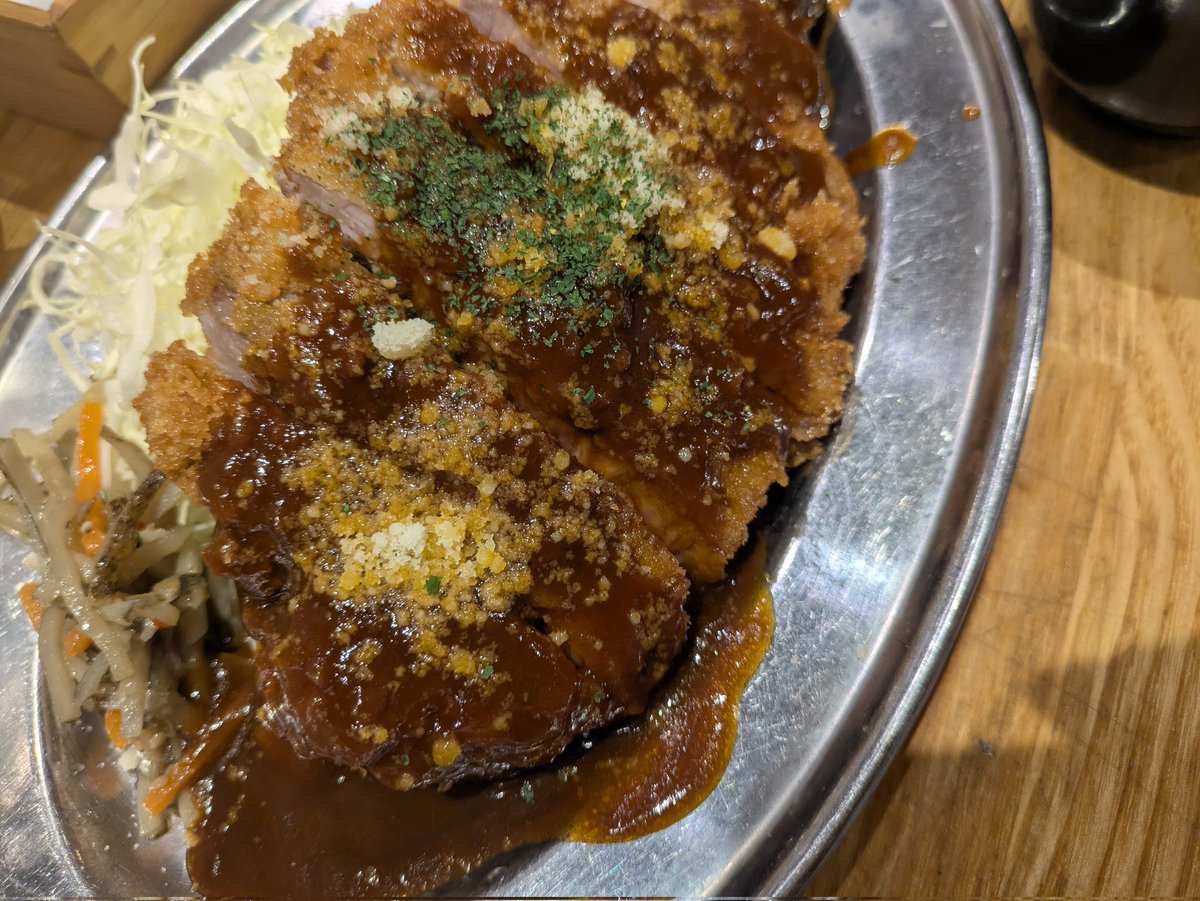 tabearukix's tweet photo. 時間泥棒はラーミアの祝福で100%発動ってのをどっかのサイトで見たが、ガセか。なんか全然発動しない。
二日連続で #幸運豚人 。ポークステーキいきたかったけど、今週限定のデミカツいってしまった。300グラムでご飯はマンガ盛り◎
#ドラクエウォーク https://t.co/n7krT4ihGP