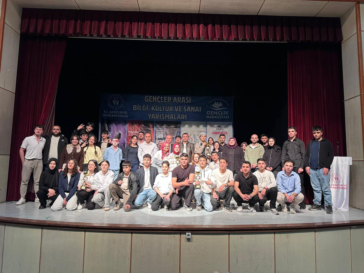 GSB_BitlisGM's tweet photo. "Gençler Arası Tiyatro Yarışması İl Birinciliği Etabı Tamamlandı"

Bakanlığımız tarafından her yıl düzenlenen Kültür ve Sanat Yarışmaları kapsamında tiyatro yarışması il finalini Bitlis Kültür Merkezi'nde  gerçekleştirdik. 🎭
#TiyatroYarışması
#KültürSanatYarışmaları https://t.co/RqbC0D1f85
