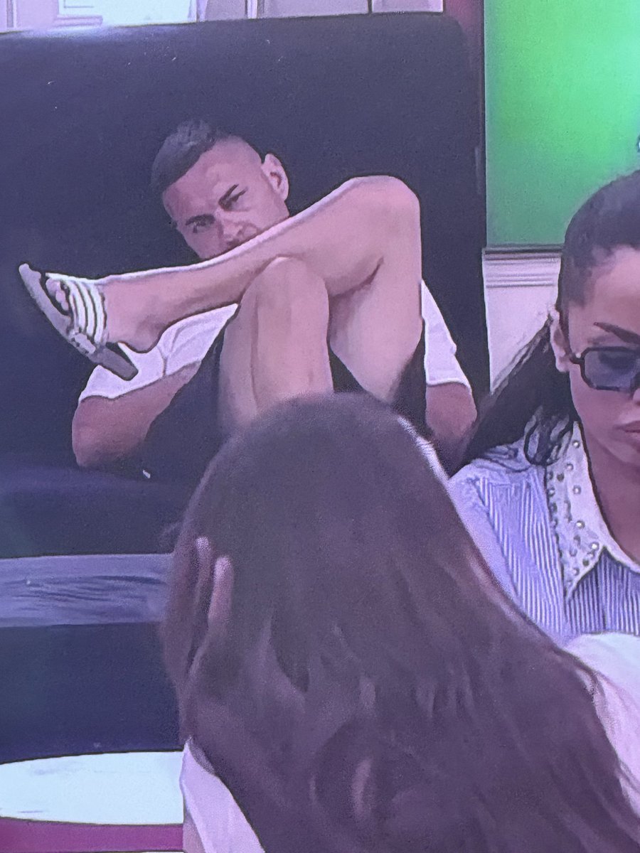 Carevo novo ruho tweet media