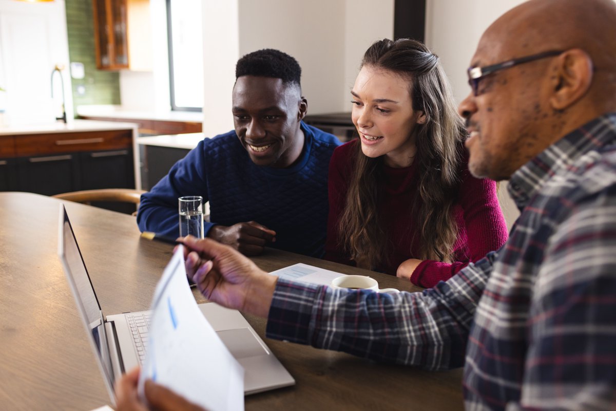 Positively16241's tweet image. Need help with bills?🤔 Our financial aid program offers temporary household bill coverage for families! Learn how it ensures stability. Share your story! #FinancialAssistance #FamilySupport