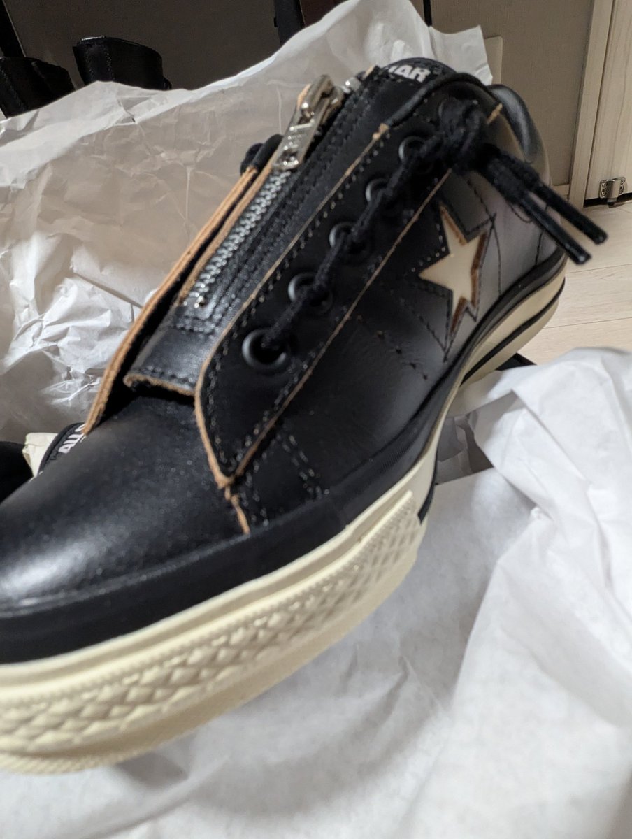 yosshy0519's tweet photo. 買っちゃったー
Converse★Schottコラボモデル
One Star がカッコイイ
茶芯レザーとジッパーユニットも良い
レザーブーツばっかりだったけど夏に向けてレザースニーカーをガシガシ履いていきます🤩
#converse
#schott
#OneStar
#レザースニーカー https://t.co/qCbA8bGfuR