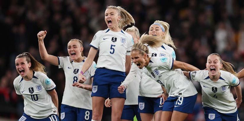 ana⁴⁴ tweet media