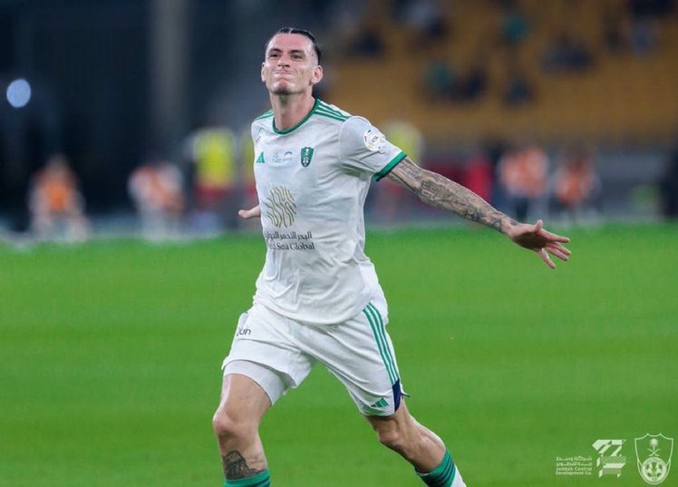 مطرب العواجي tweet media