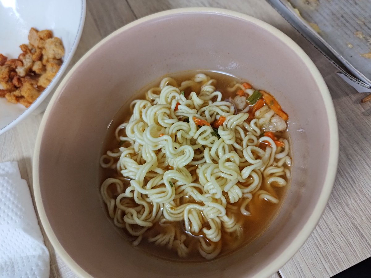 さとと tweet media