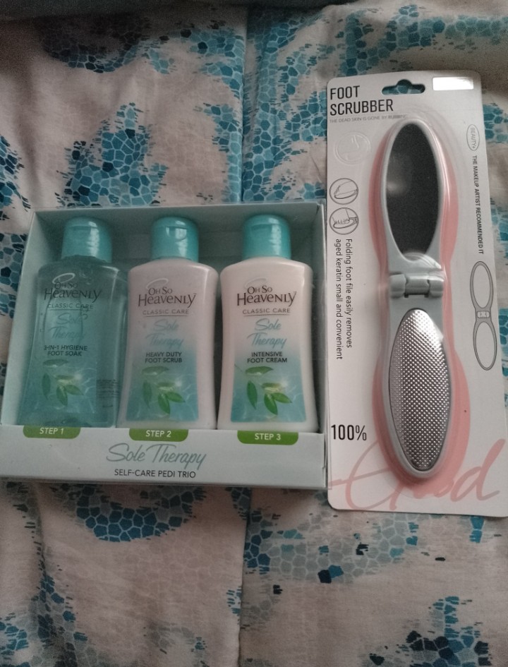 Kaygeezly's tweet photo. @Pearlyi_n_ Any woman from Durban who would like a a foot scrub and a foot massage for free I'm ready 😃 https://t.co/NCndDp4gXw