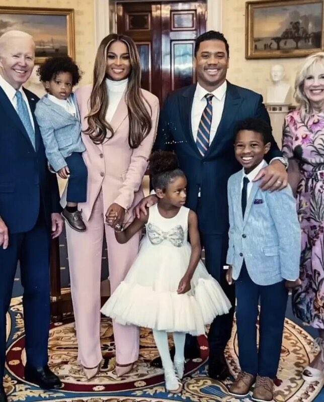 CottonConniee's tweet image. Throwback Wilson Family Easter 2022 : Russell and Ciara with their kids Future Zahir, Sienna Princess, and Win Harrison at the White House. #HappyEaster #HeIsRisen