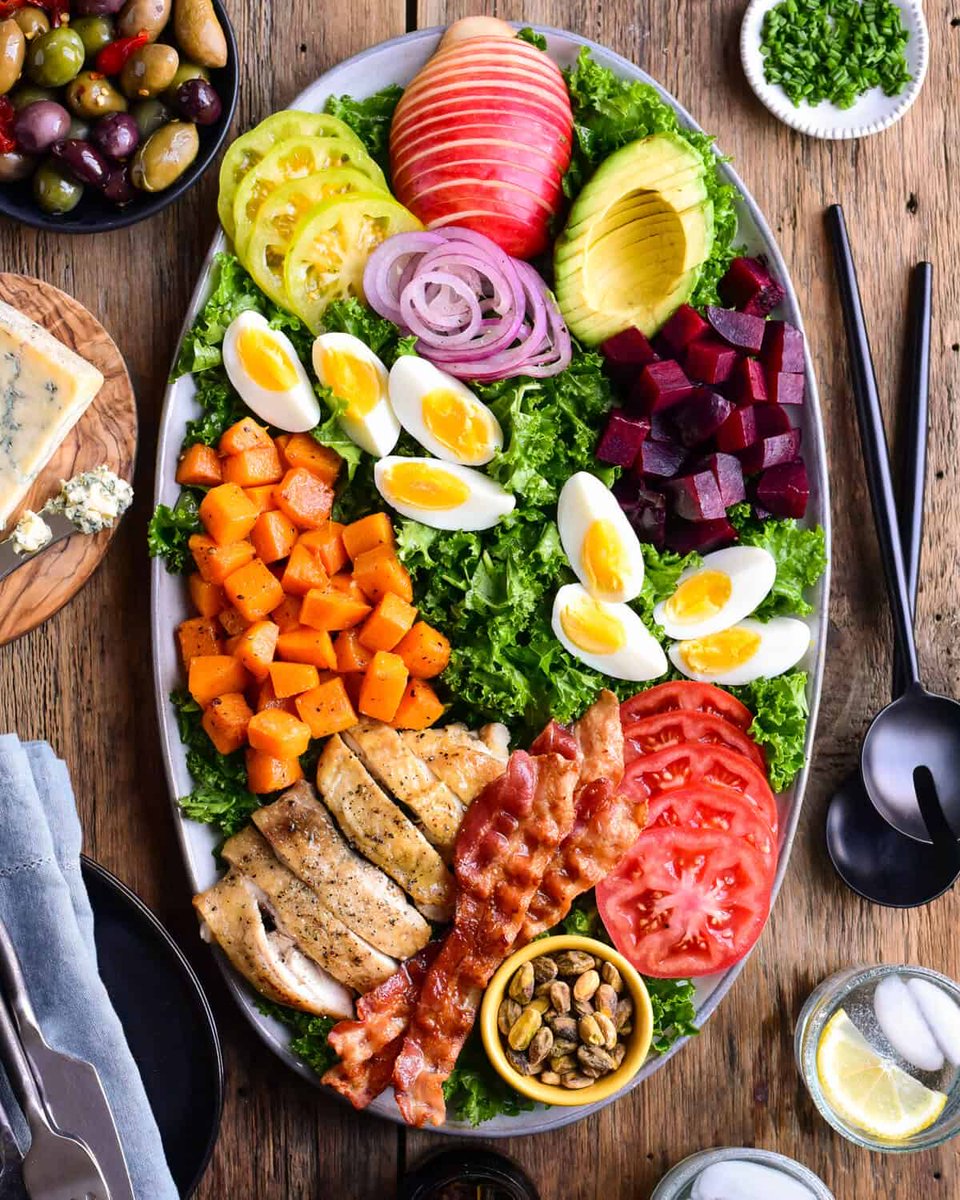 Zimmysnook's tweet image. Leftover eggs from Easter? Turn them into something fresh with our Cobb &amp;amp; Niçoise salads. Satisfying &amp;amp; anything but boring. 🥗🥚 #leftovers #EasterEggs 

1️⃣ zimmysnook.ca/salmon-nicoise…
2️⃣ zimmysnook.ca/fall-harvest-s…
3️⃣ zimmysnook.ca/winter-cobb-sa…