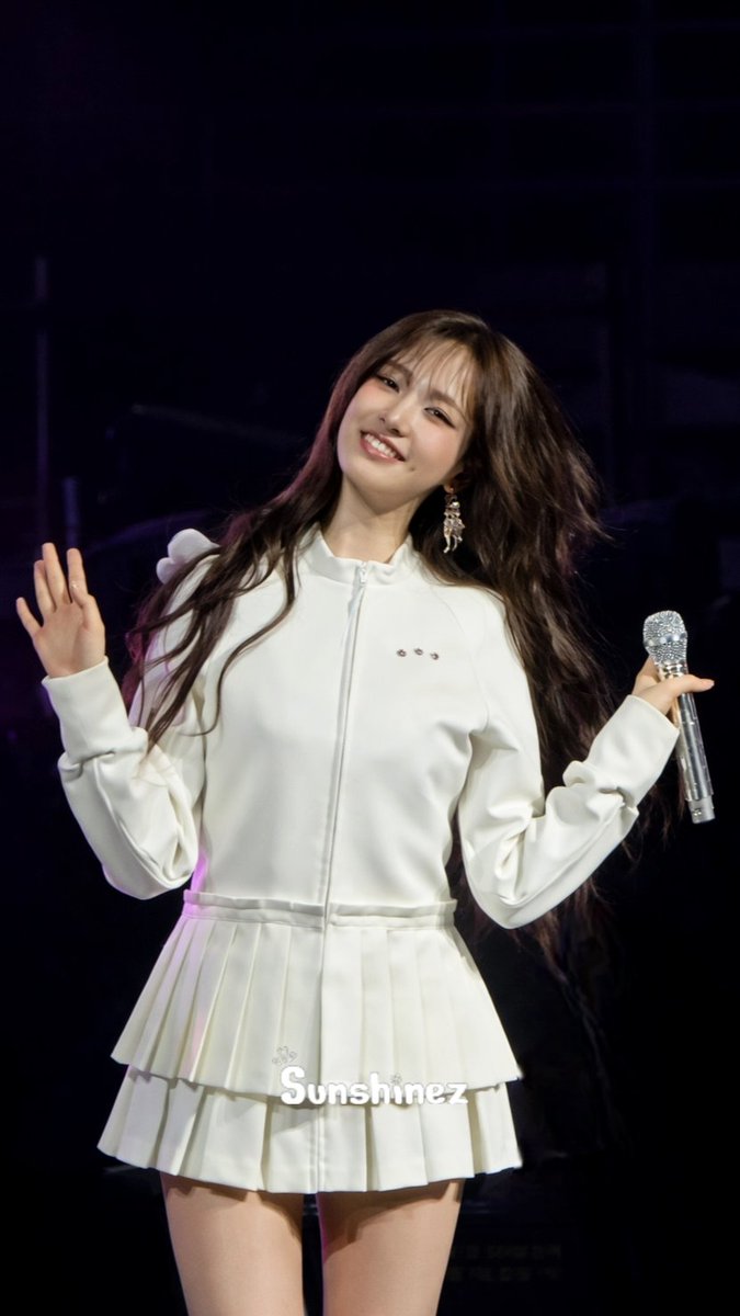 #1 liz stan tweet media