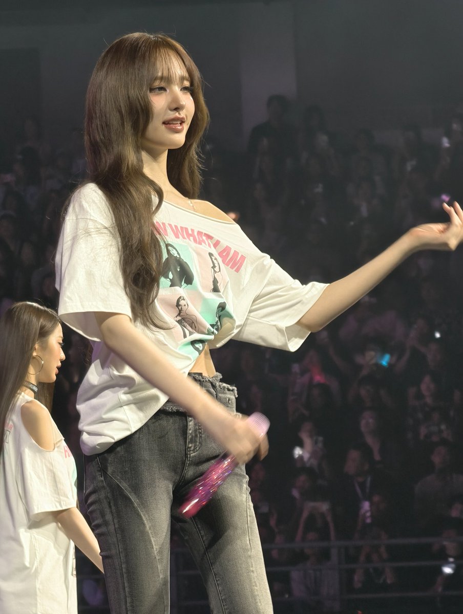 #1 liz stan tweet media