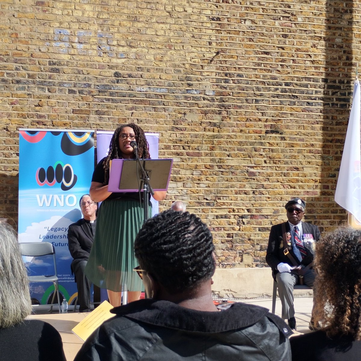 AmixedJamaican's tweet image. Greeting @JJyabbas @s0ngb1rd @bhmuk at the #Windrush Vigil #Brixton still organising for #Windrush #Justice 🇯🇲 🇬🇾 🇬🇩  ♥️💛💚 #Reparations