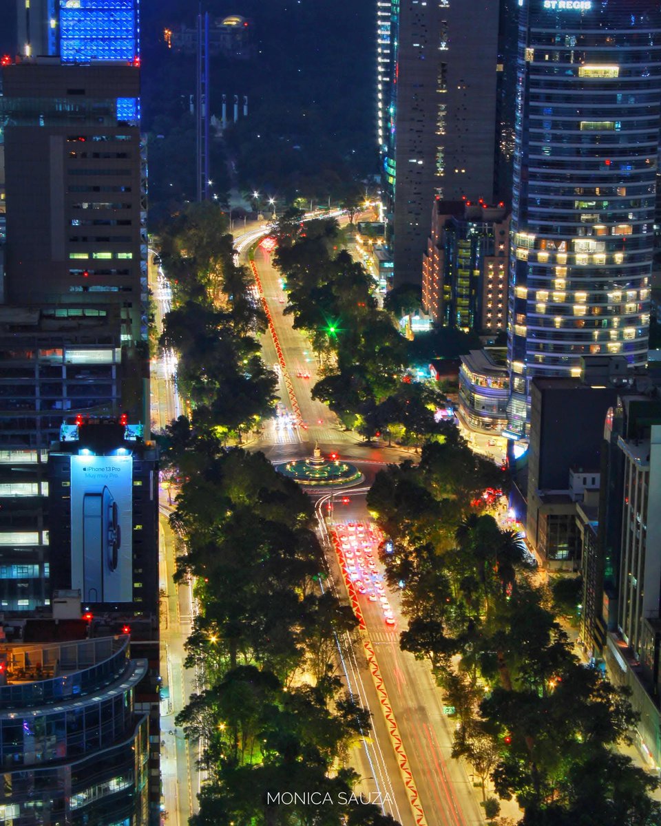 mosave_87's tweet photo. En la noche entraremos
hasta su tembloroso firmamento,
y tus pequeñas manos y las mías
robarán las estrellas.
Pablo Neruda
📷 IG: monicasauza
#cdmx #paseodelareforma #citynightlights #cityscape https://t.co/ZrGDCeQ5Xa