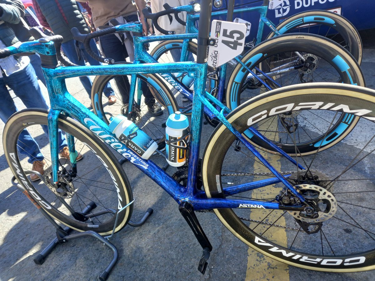 De lejarreta y sean kelly. tweet media