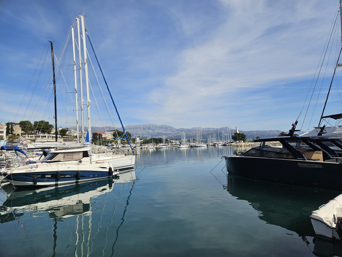 RJonTourUK tweet media