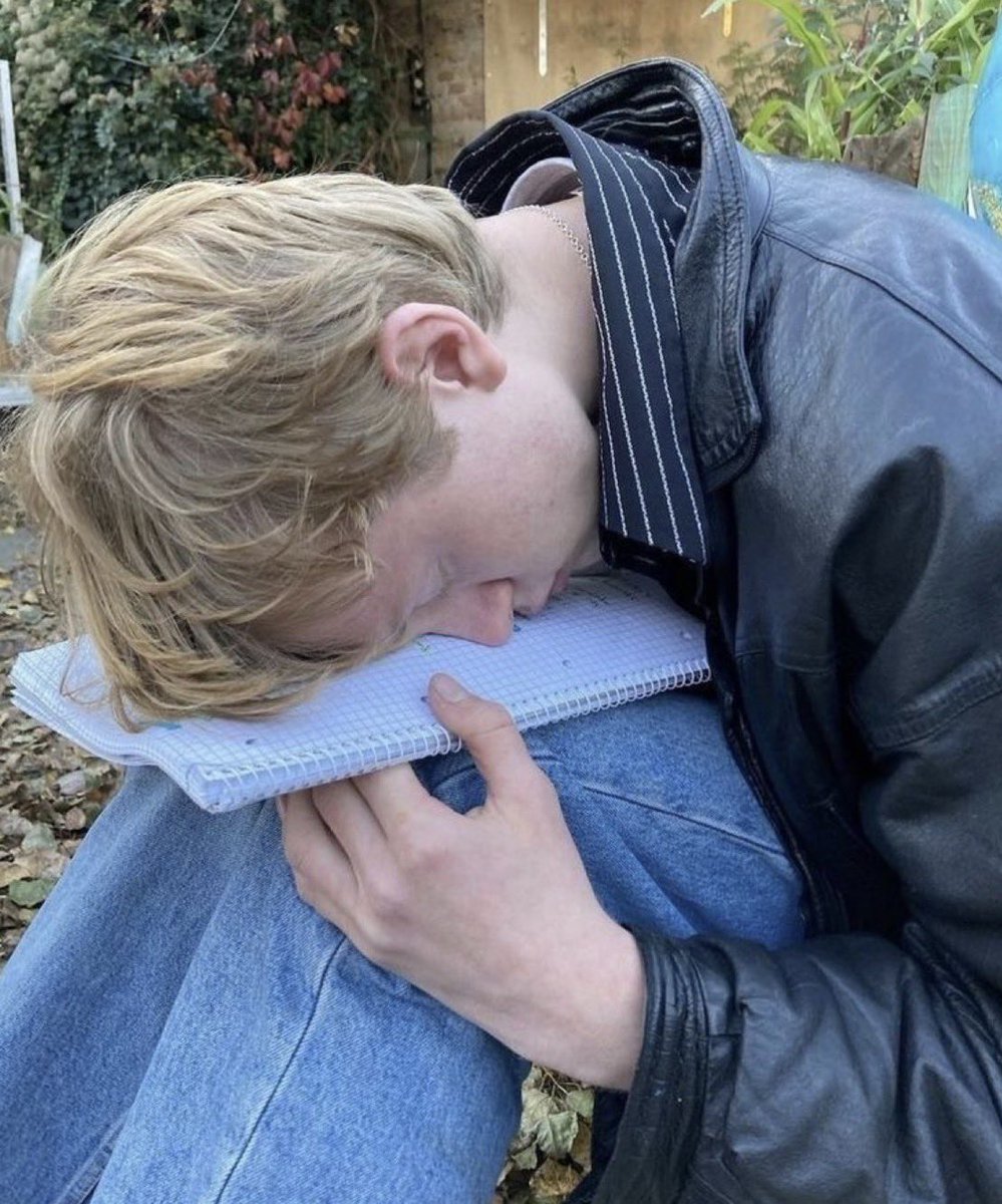 𝜗𝜚 brooke tweet media