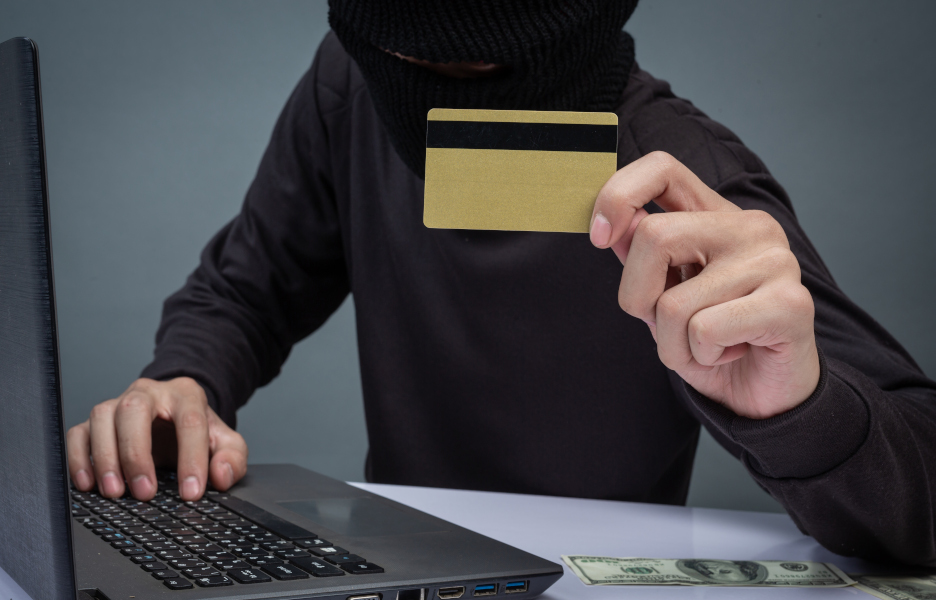 Promoções falsas: Grupo que vendia produtos baratos para aplicar golpes e clonar cartões é condenado a mais de 80 anos no Tocantins. redeto.com.br/noticia/50437