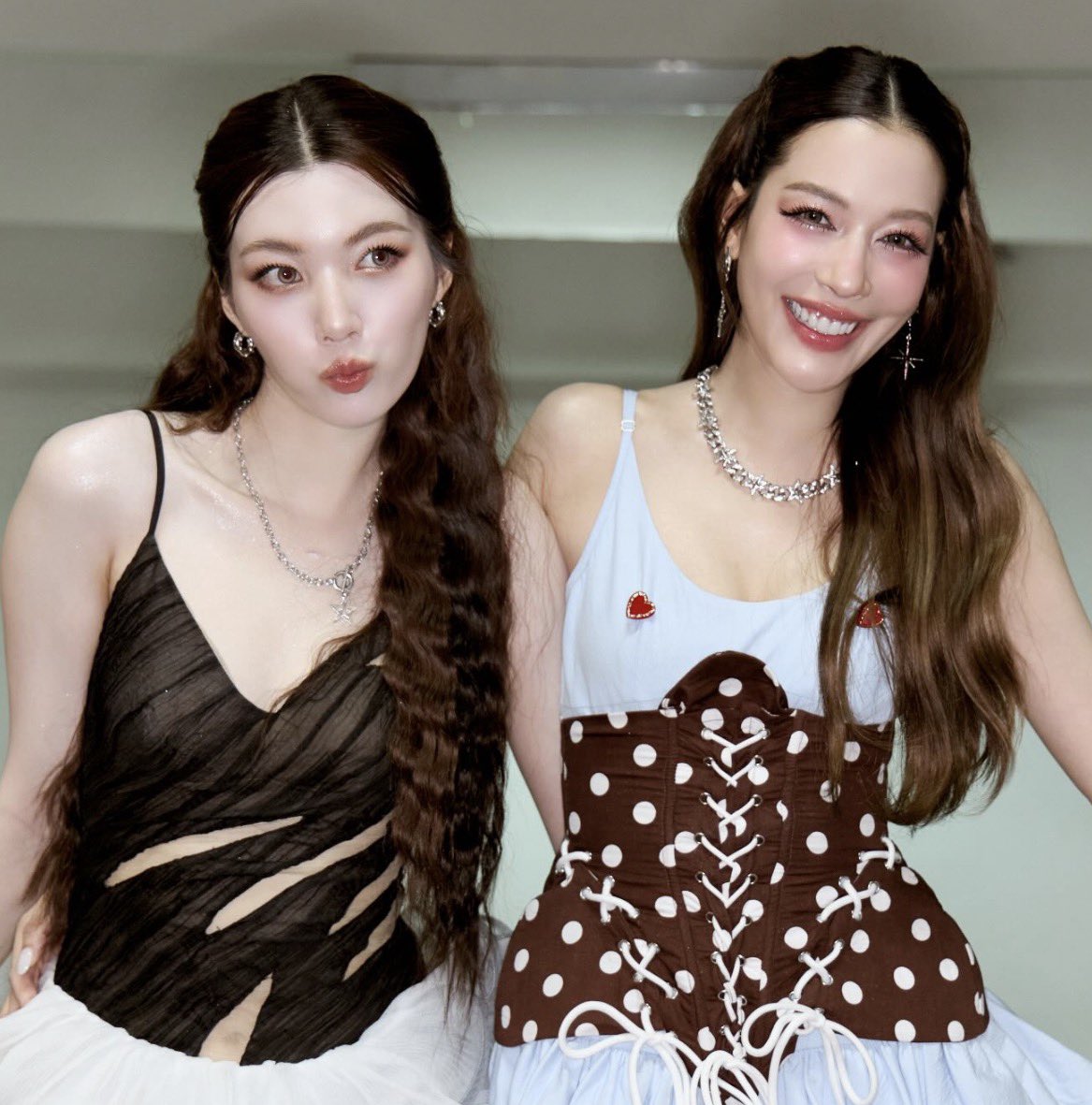 คนสวยภาพนิ่งมากก ลุคสวยหวาน แต่อย่าให้เริ่มเต้นและเมาท์🤍😂

CH3 LANDDOM X GINA
#จีน่าซาลาส #yeenasalas

LINGORM CH3 56TH ANV #LingOrmKeepWonderLand
#56ปีCh3LandDomDDay