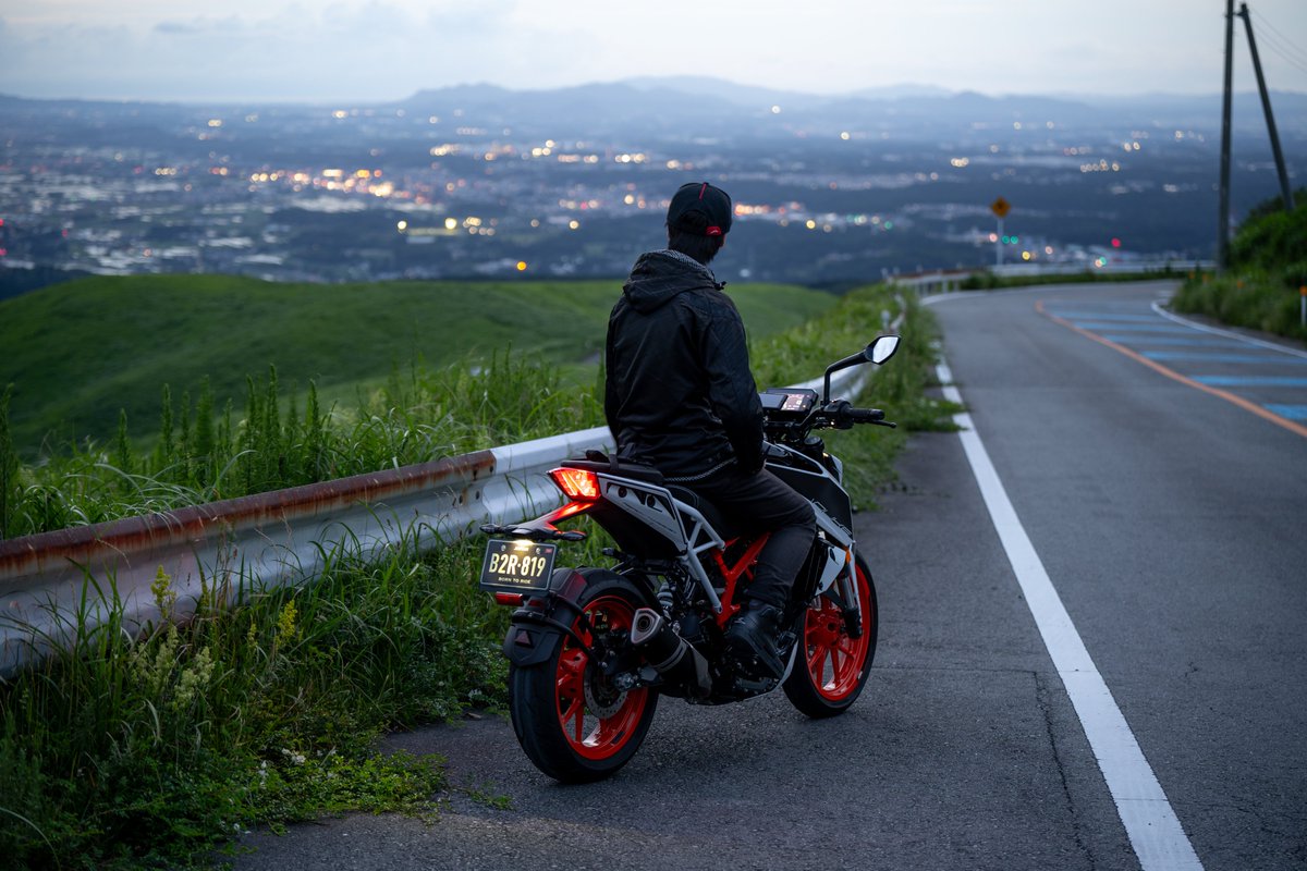 Mrpukky's tweet photo. 白の日なので白Duke
ちょっちレアな自撮りver.
#白の日 #バイク #ktm #ktmj #duke https://t.co/Pn3nxnzevI