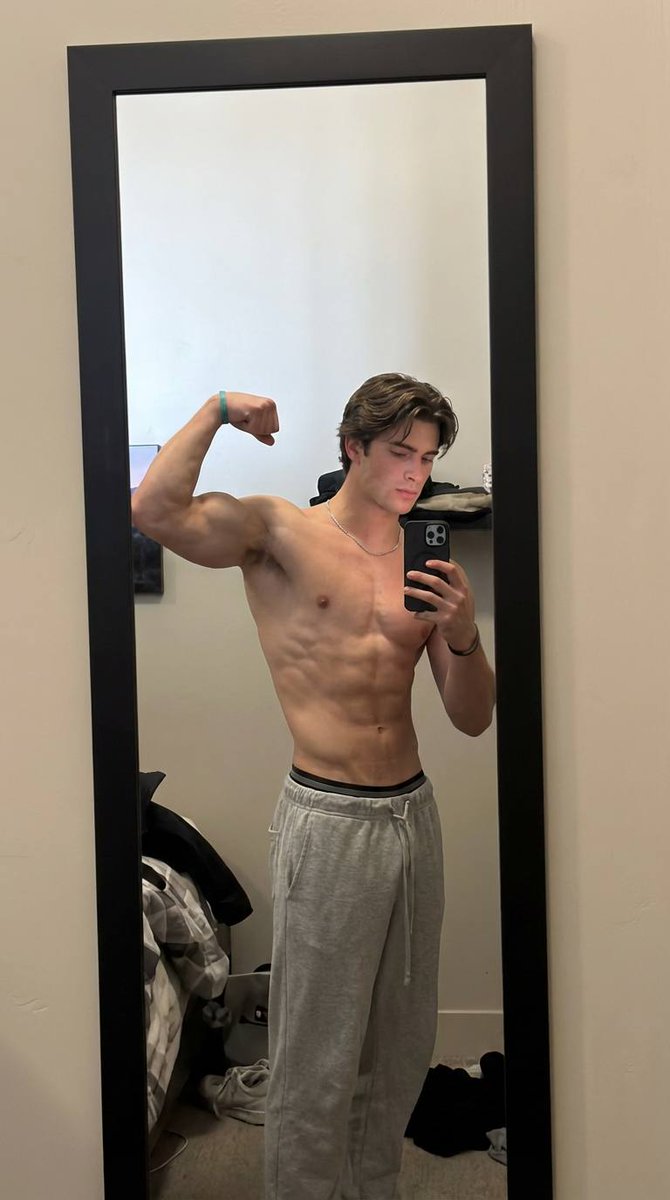 Lucas Holden tweet media