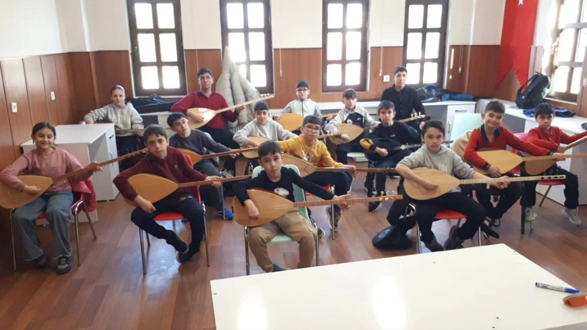 Kaman_GM's tweet photo. Kaman Gençlik Merkezi olarak Kulüp ve Atölye faaliyetleri kapsamında düzenlediğimiz Bağlama kursumuz devam ediyor.

@oa_bak @gencliksporbak @kirsehirvaliligi @muratsefademiryurek @cakmakciyasin https://t.co/GMXvxAPNlS